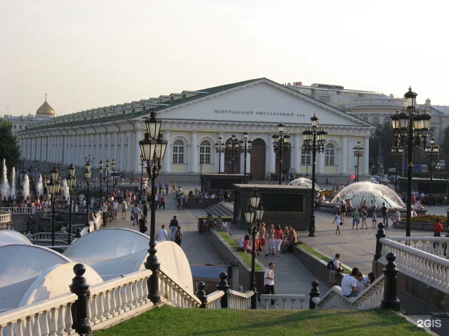 Московский выставочный центр. Центральный манеж, Манежная площадь, 1. Манежная площадь выставочный зал. ЦВЗ «манеж» Москва, Манежная площадь, д.1. Центральный выставочный зал манеж Москва.