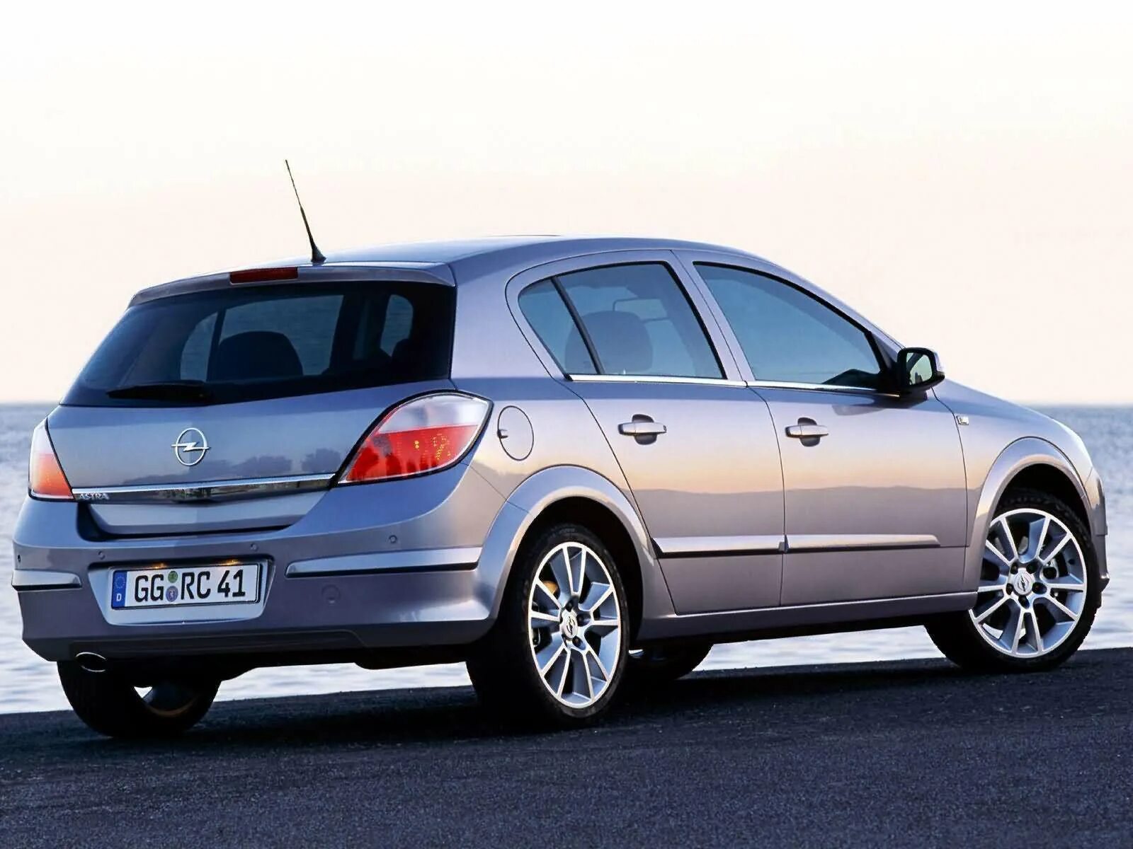 Опель хэтчбек 2007. Opel Astra h 2004. Opel Astra 2005 хэтчбек. Opel Astra h 2007.