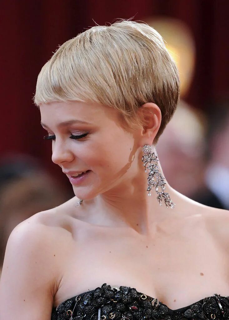 Pin by Sandy Choate on Hairstyles Celebrity short hair, Short hair styles, Pixie