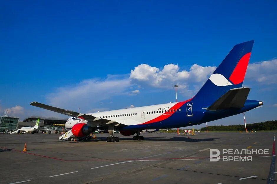 Пассажирский самолет. Аэрофлот su 423. Su 2142. Aeroflot самолеты. Airbus a320 sharklets аэрофлот.
