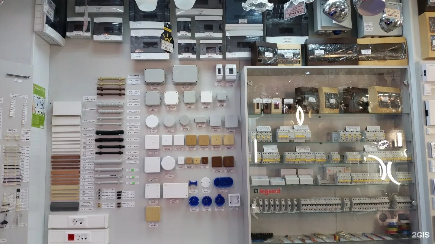 Магазин электрики город яя. Этм петрозаводск. Люстры планета электрика. Магазин электромаркет псков юбилейная. Магазин юбилейная 40а псков.