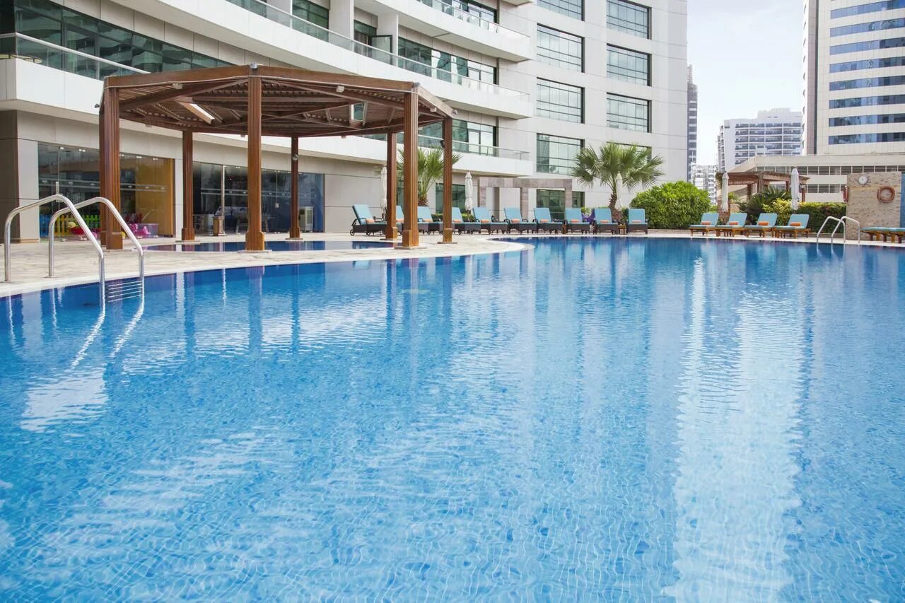 Time oak hotel dubai. Time asma hotel 4 аль-барша. Отель time oak hotel & suites. Time oak hotel suites 4. Mercure hotel apartments dubai barsha heights.