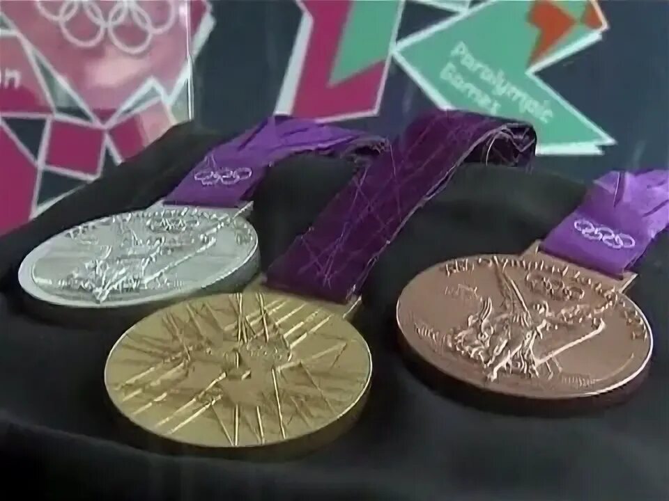 Медали олимпийские лондон. Олимпийская медаль 2011. Олимпийская золотая медаль лондон. Медали олимпийские лондон. Медали олимпийские лондон.
