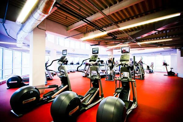 Фитнес хаус санкт-петербург на крыленко 14. Fitness house на маршака спб. Тренажерный зал двфу. Спортклуб оптик. Фитнес хаус дыбенко.