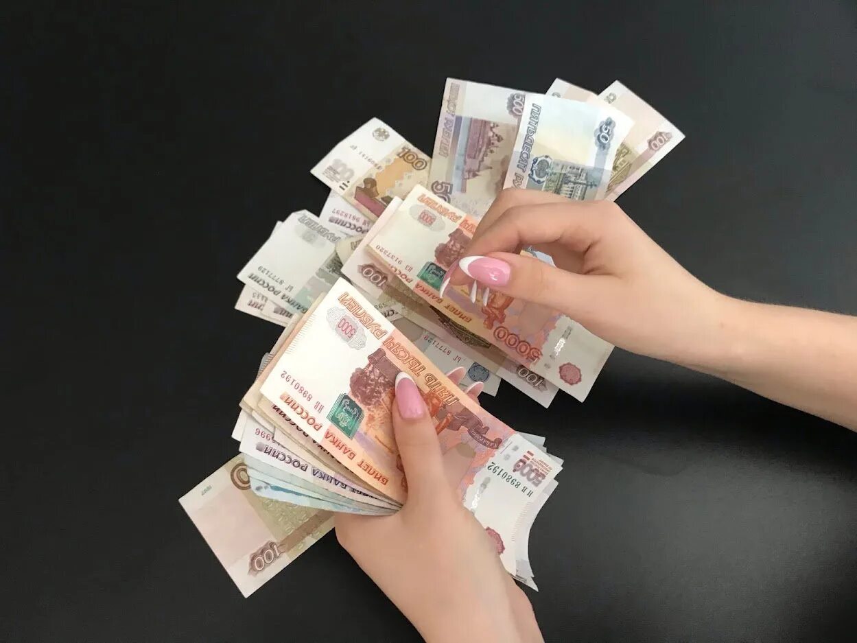 Два миллиона рублей. Зарплата. 50 тысяч рублей фото. Семнадцать миллионов рублей. Рубли в руках.
