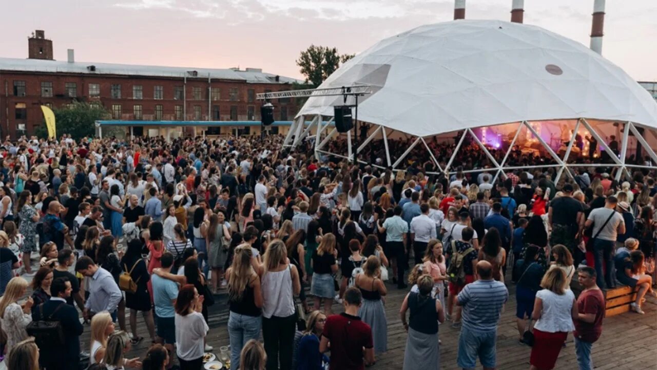 Roof fest. Roof place Санкт-Петербург Кожевенная линия 30. Крыша Руф Плейс Санкт Петербург. Руф фест на крыше СПБ. Руф фест СПБ 2022.