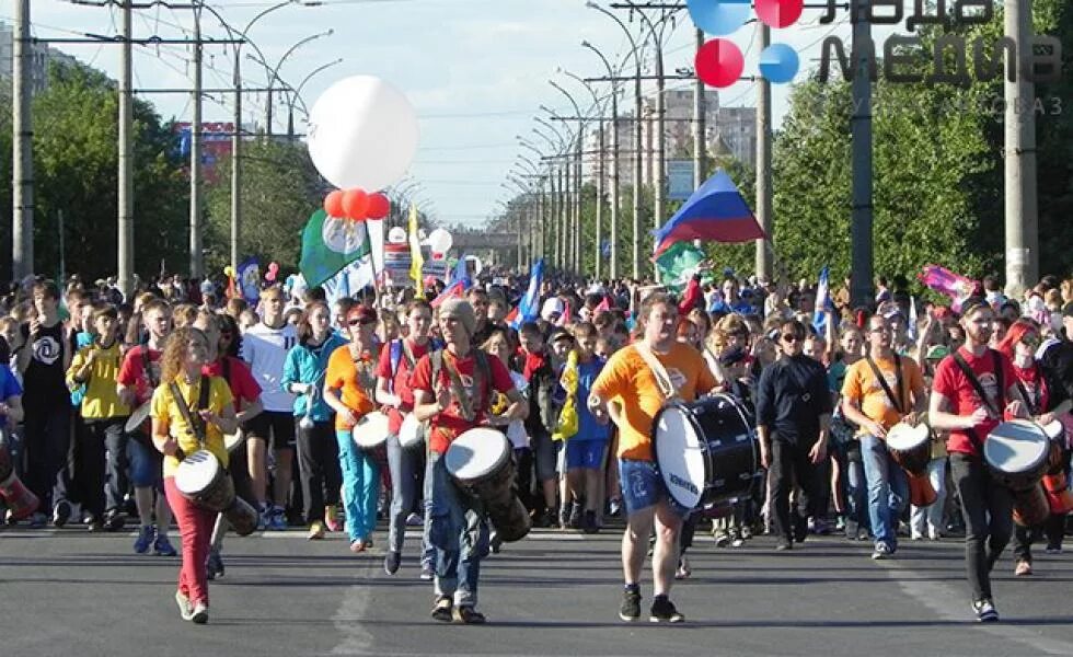 Сколько людей в тольятти. День города Тольятти. С праздником Тольятти. Салют Тольятти день города. С днём рождения город Тольятти.