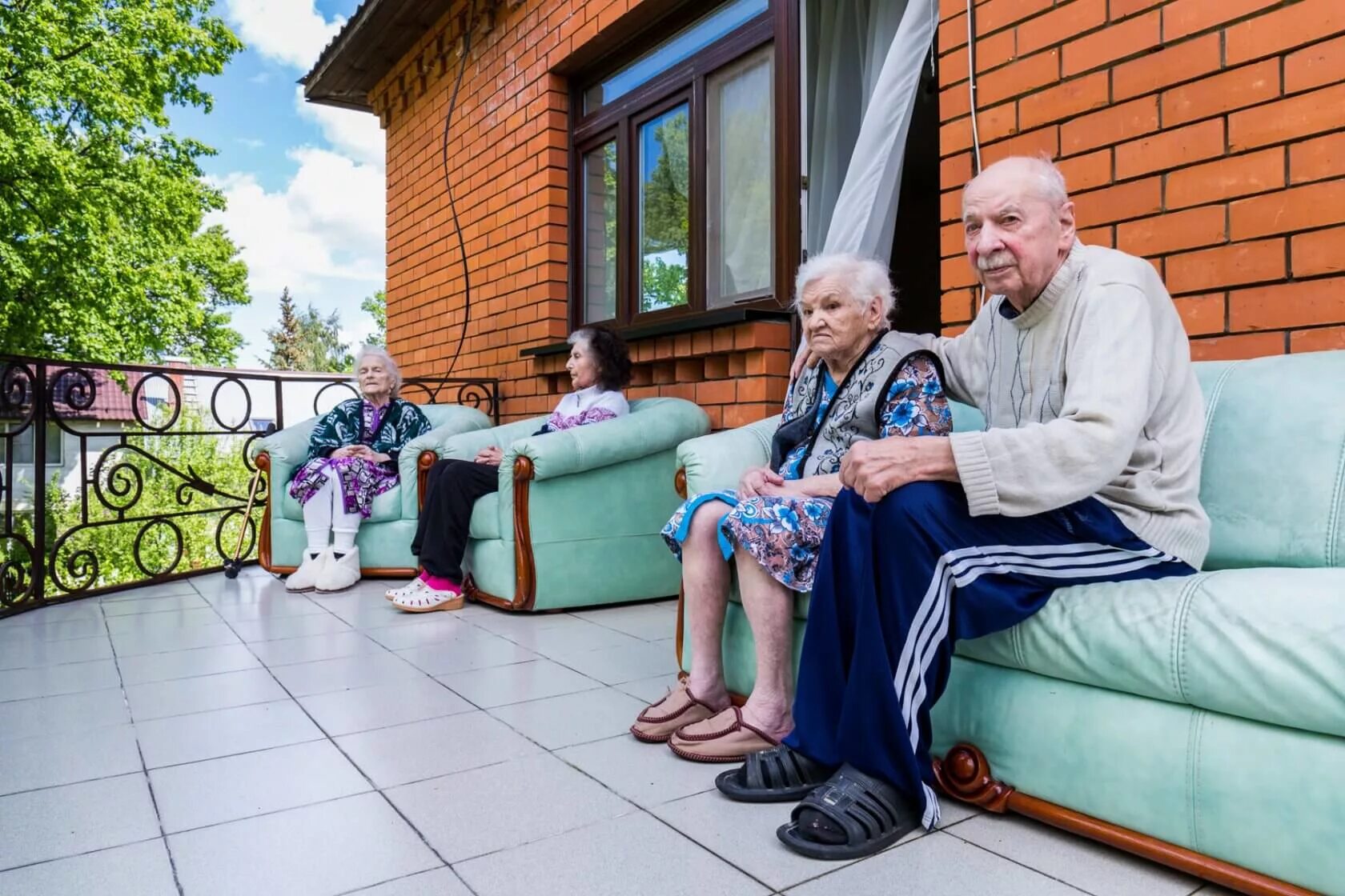 Пансионаты для психически больных nursing home. Мирника пансионат для пожилых Балашиха. "Пансионат для пожилых людей и инвалидов "Созвездие" Самара. Дом пансионат для пожилых. Дом престарелых.