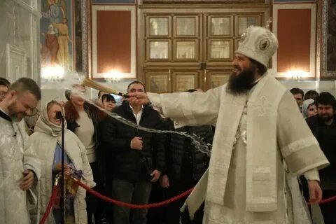 Крещенская вода окропление дома