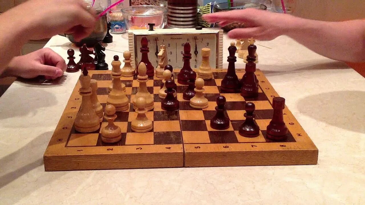 Молниеносная игра в шахматы. Шахматы блиц. Шахматы блиц. Шахматы блиц. Быстрые шахматы.