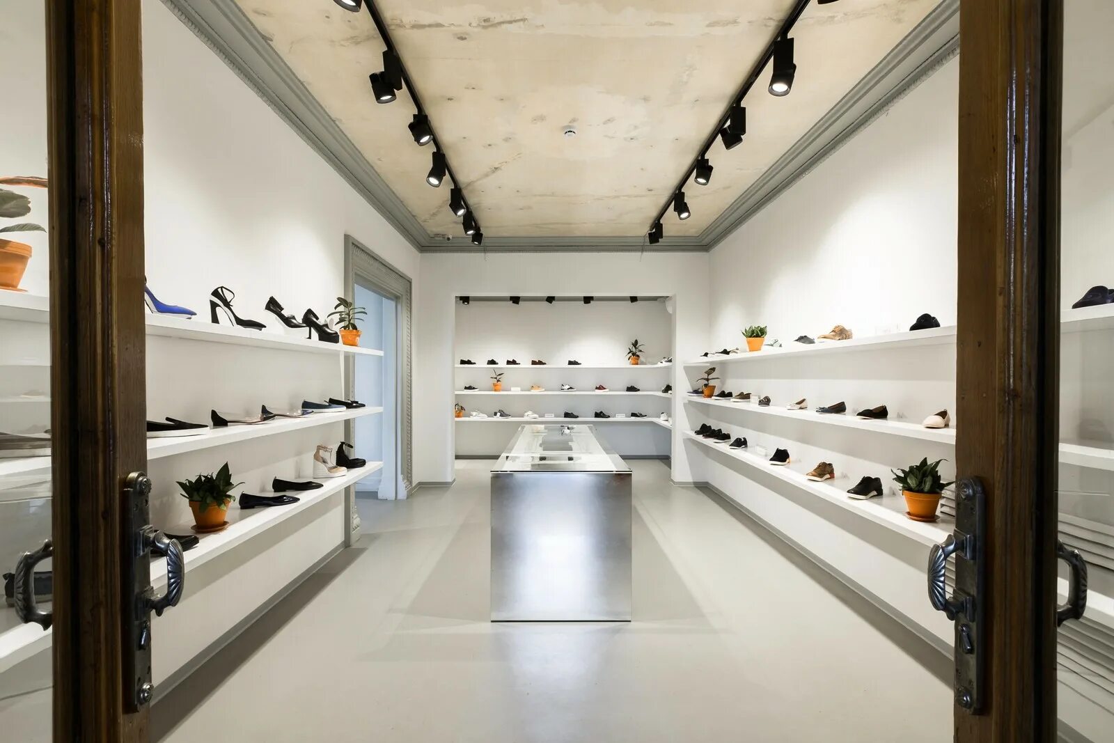 Магазин порто. Kicksmania магазин. Трк гранд каньон 3 этаж. Магазин порто. Магазин порто.