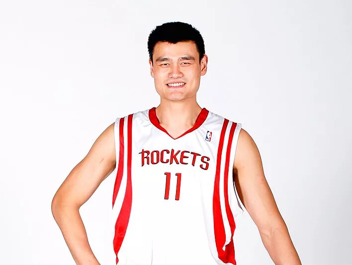 Yao ming. Яо мин. Яо мин баскетболист. Известный китайский баскетболист. Сяомин баскетболист.