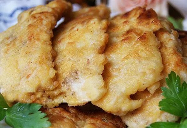 Куриное филе в кляре пошагово. Куриная грудка в кляре. куриное филе в кляре. кусочки грудка в кляре. грудка в кляре на сковороде.