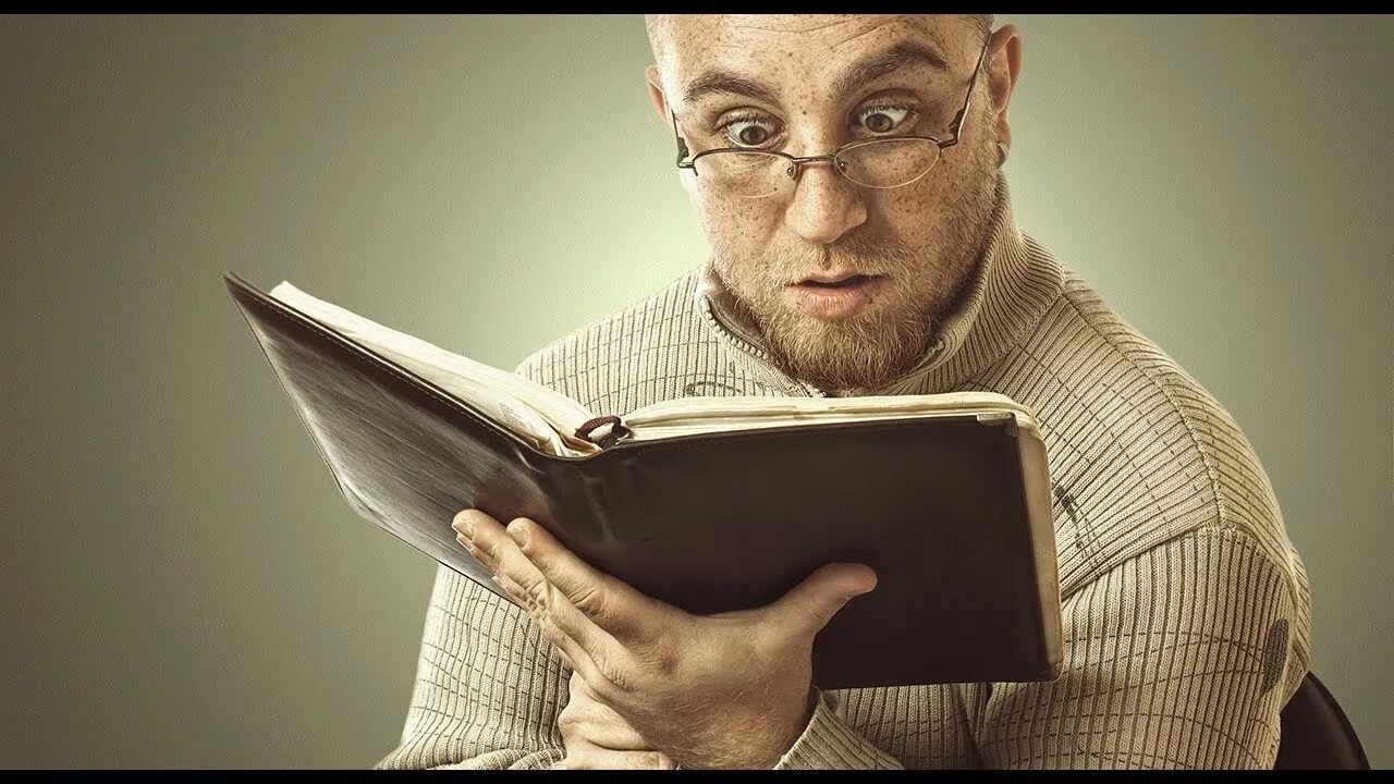 My friend buy a very interesting book. Мужчина с книгой. man reading. read a book. person read a book.