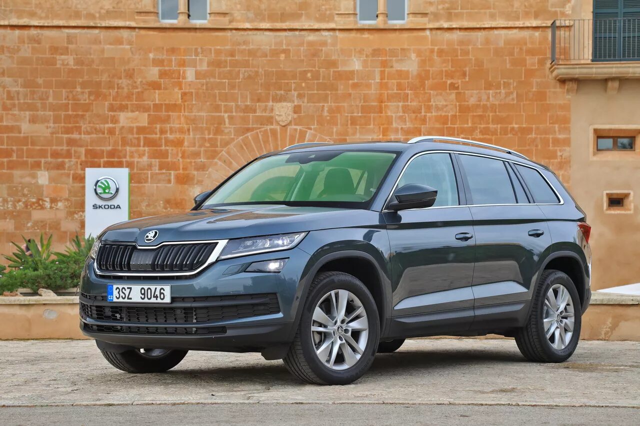 Skoda Kodiaq Grey. Skoda Kodiak 2020. Skoda Kodiak 2019. Шкода Кодиак черный. Купить кодиак с пробегом на авито