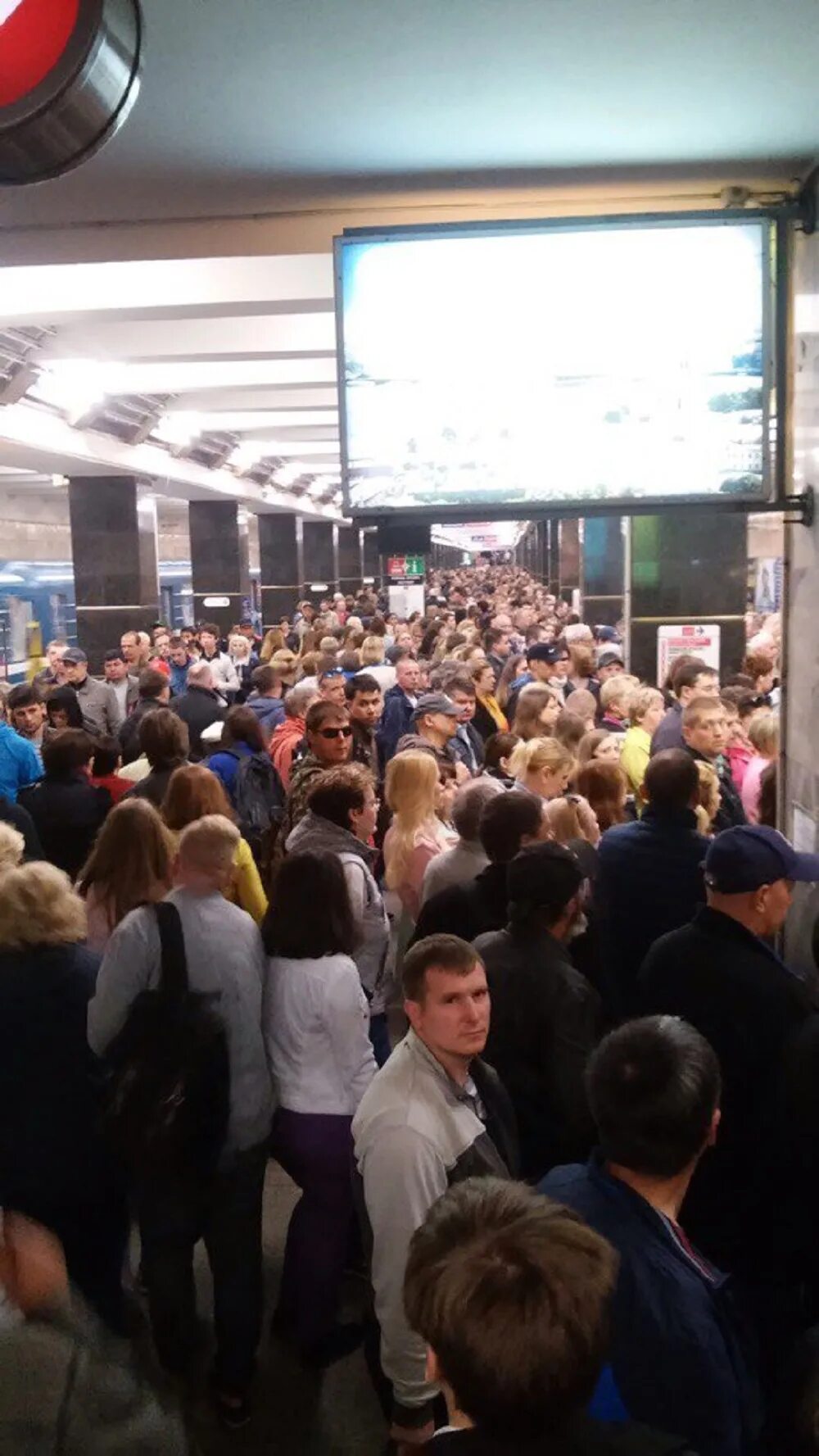 Поезд метро. Поезда красной ветки спб. Красная ветка спб сбой. Метро автово красная ветка. Поезда на зеленой ветке.