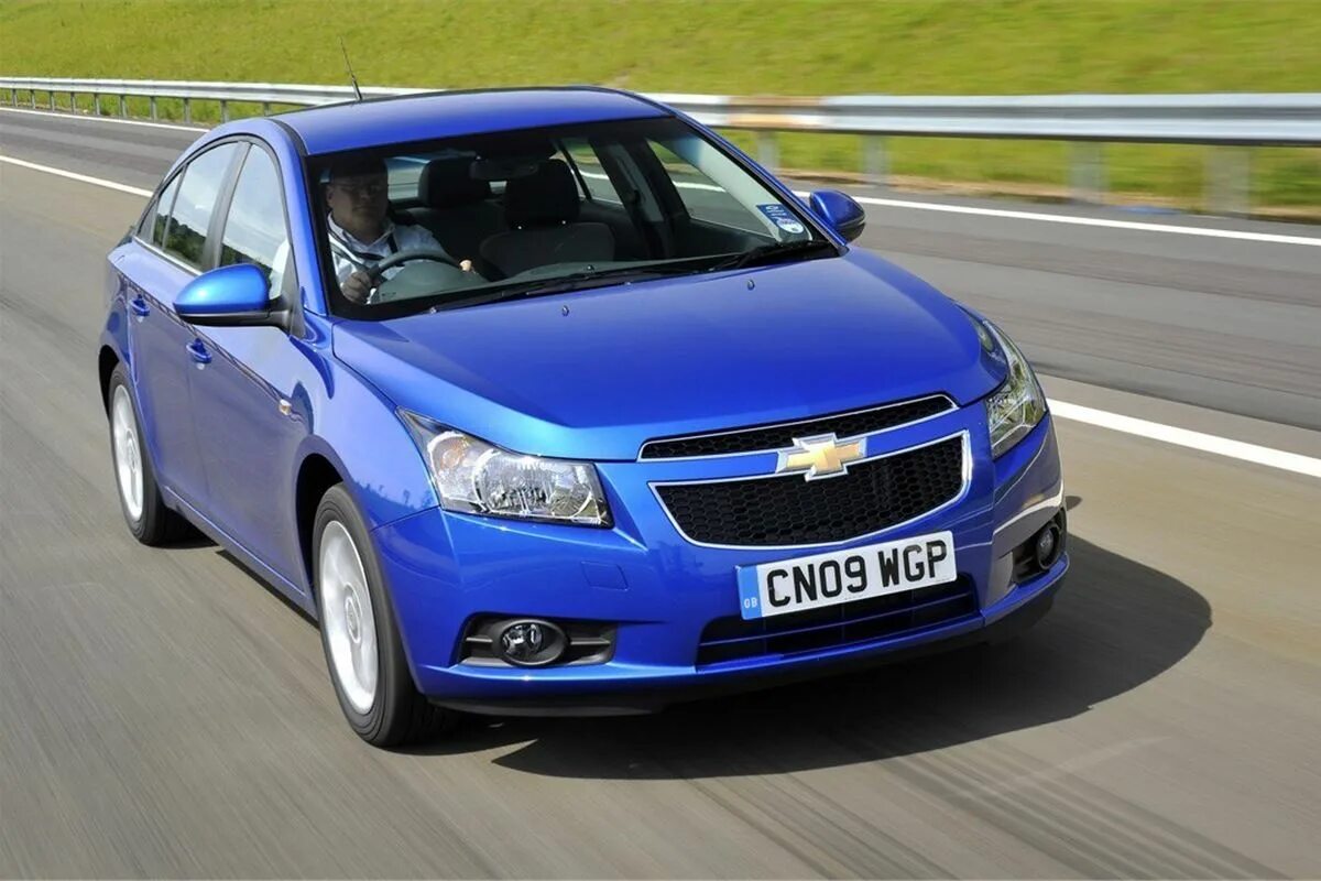 Картинки крузе. Chevrolet Cruze 2009. Chevrolet Cruze седан 2009. Chevrolet Cruze j300. Chevrolet Cruze 2009-2012.