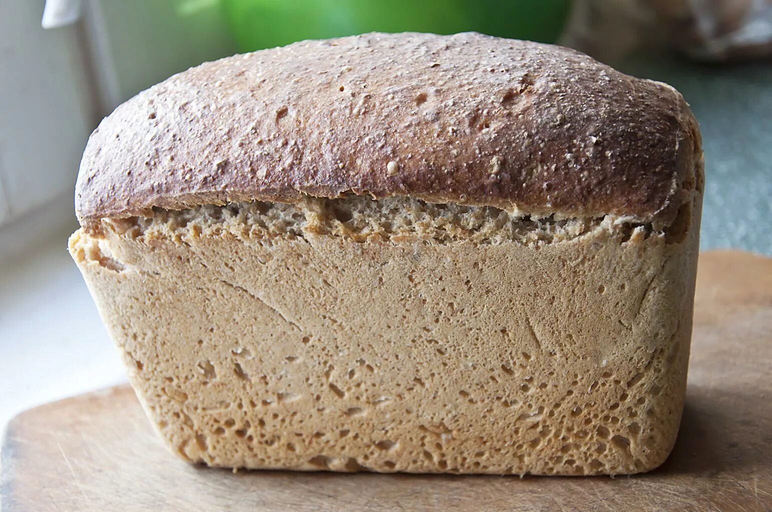 Хлеб столовый. Хлеб столовый. Жареный ржаной хлеб. Хлеб в хлебопечке с морковью и семечками. Хлеб с морковью.