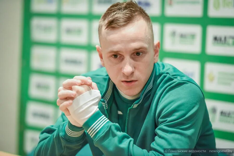 Сергей ташуев тренер. Соловей футболист. Александр кольцов футболист. Соловцов андрей футболист. Игрок андрей соловей 2022.