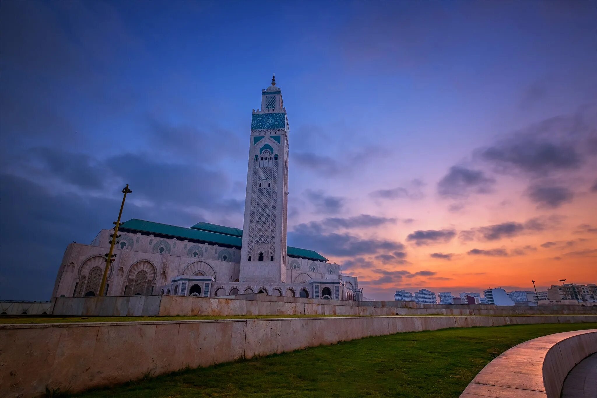 Мечеть Хасана II Марокко. Минарет Хасана Марокко. Мечеть Хассана II В Касабланке. Минарет мечети Хасана 2. Касабланка телефон