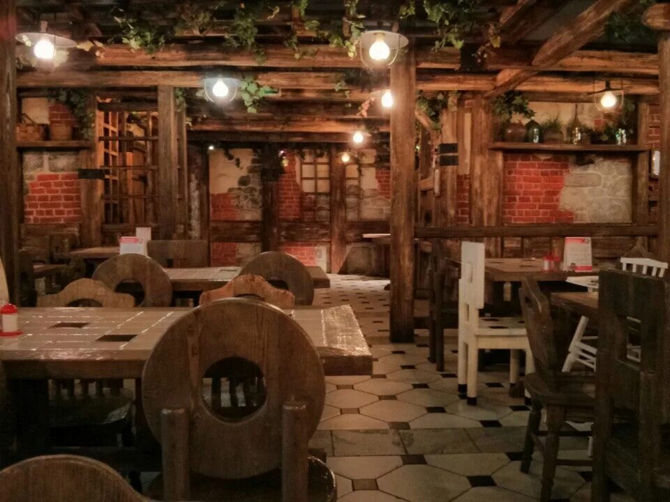 Кафе муму в москве. Интерьер муму. Кафе муму в москве баррикадная. Интерьер муму. Кафе муму в москве интерьеры.