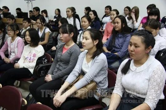 Гимназия Плакаса Горно-Алтайск. Республиканская гимназия имени в. к. Плакаса Республика Алтай. Национальная школа им. Плакаса Горно Алтайск. Моносов гимназии Плакаса. Плакаса горно алтайск