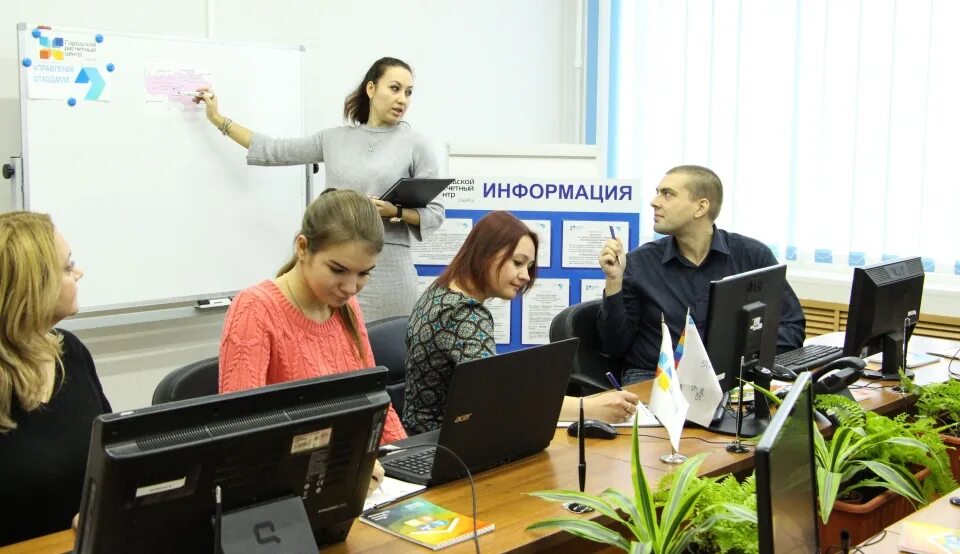 Саратов регоператор. Выдача карт. Операторы саратова. Центр обработки вызовов системы 112. Защита в соцсетях фото.