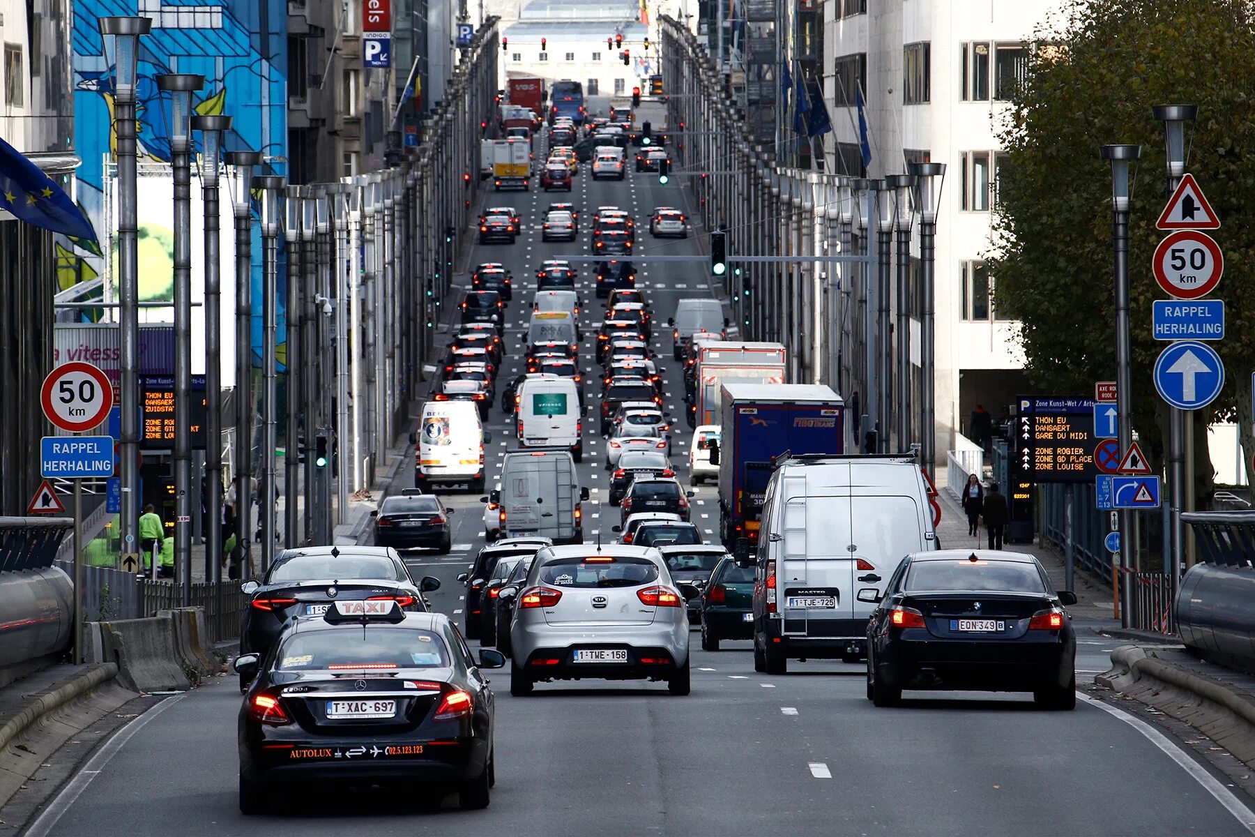 Брюссель дороги. Брюссель дорога. Traffic Jam in Scotland. Belgium car.