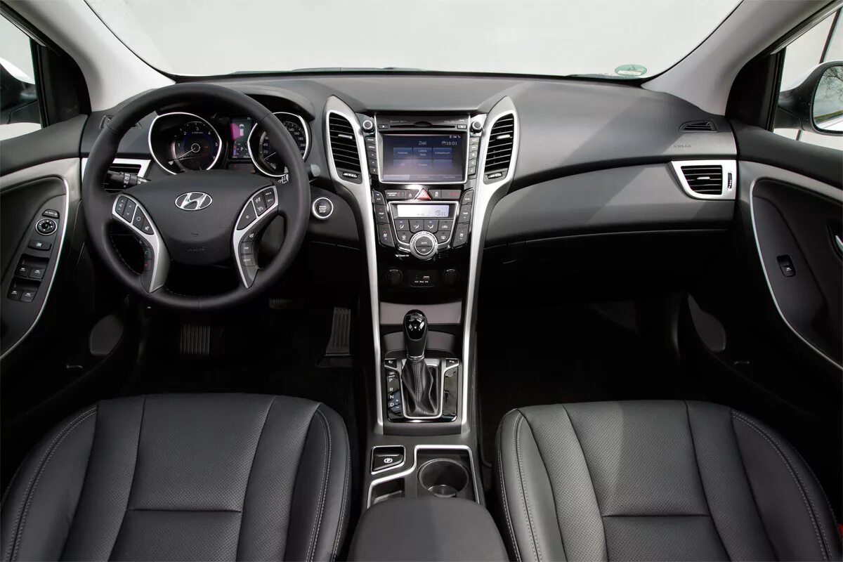 2015 30. Hyundai i30 2015. hyundai i30 2015 универсал. hyundai i30 2015 салон. hyundai i30 интерьер.