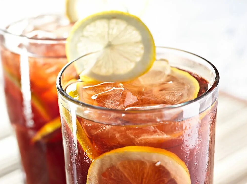 Холодные напитки рецепты. Холодный чай ice tea. Peach ice tea. Чай холодный со льдом и лимоном. Холодный чай.