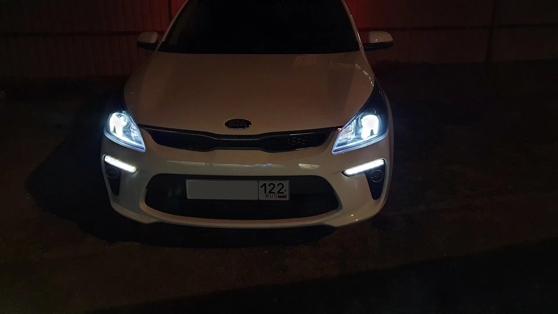 Kia rio 2018 лампа ближнего света. Лампочка заднего ода кио рио 4. Замена ламп птф киа рио 4. Led drl kia rio 4. Лампы рио 2019.