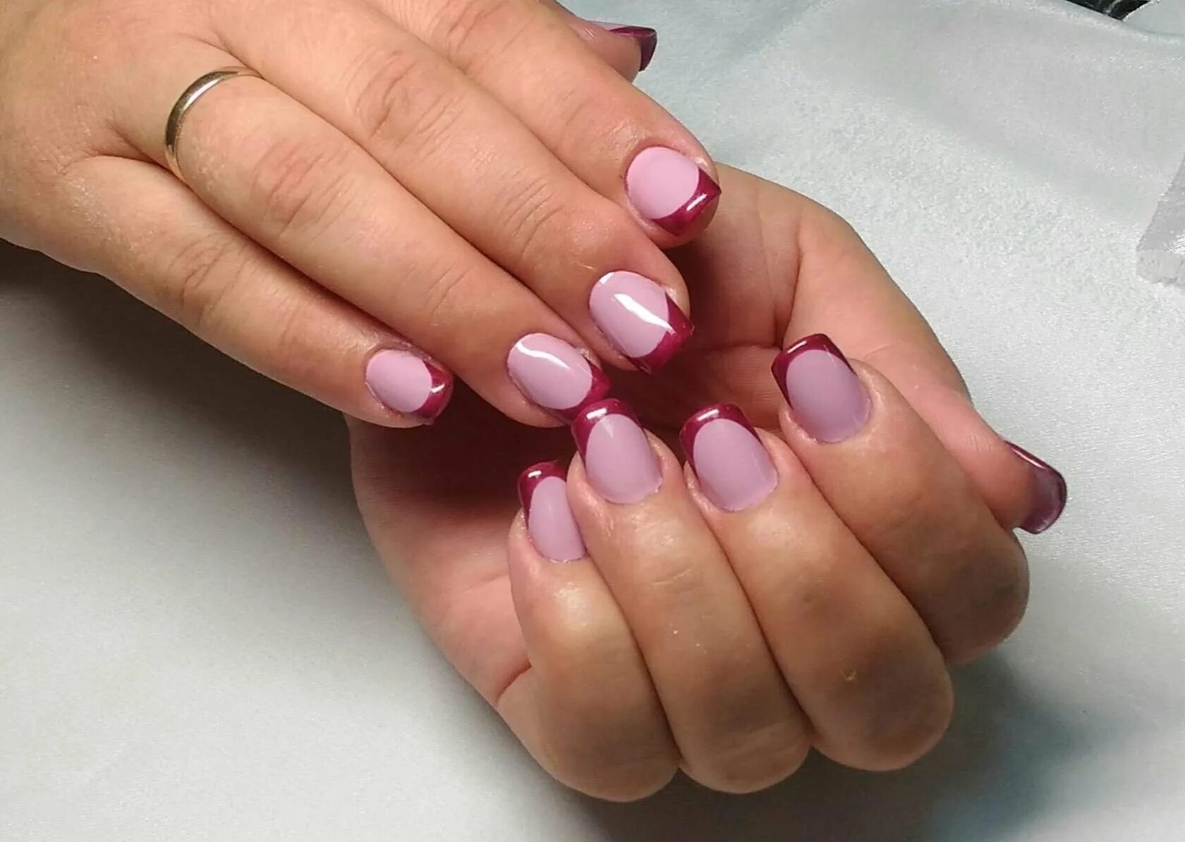 Маникюр на короткие круглые ногти. Френч на короткие ногтт. Френч на короткие круглые ногти. Маникюр на короткие ногти френч. Френч на овальную форму ногтей.