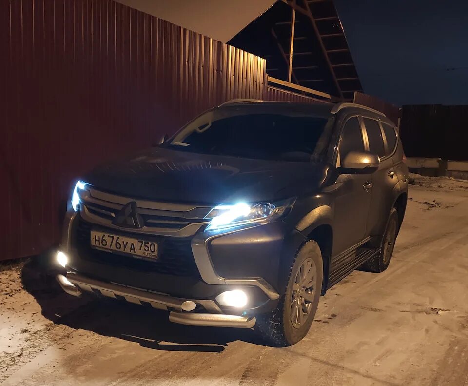 Дхо паджеро. Mitsubishi Pajero Sport ДХО. ДХО Митсубиси Паджеро спорт 3. Ходовые огни Mitsubishi Pajero Sport 2. Ходовые огни Паджеро спорт 3.