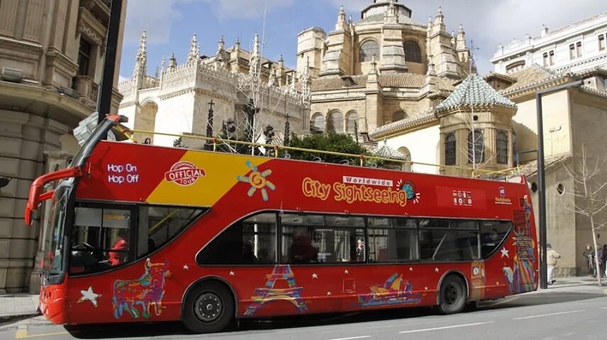 Триэл тур автобусные туры. Валенсия туристический автобус. Туристический автобус pulol Испания. Автобус в Испании. Европейские туристические автобусы.
