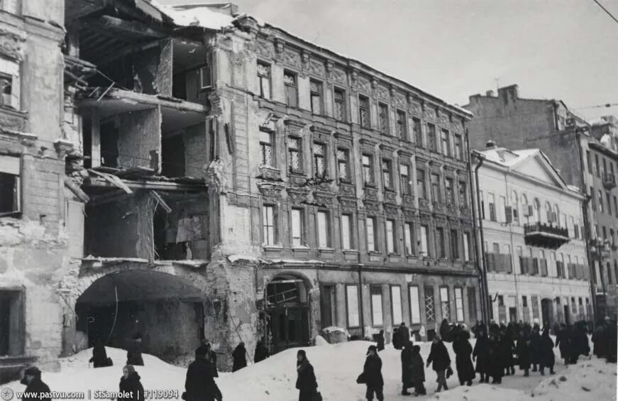 Здание блокадного ленинграда. Блокадный ленинград невский проспект. невский проспект 1943. блакада ленинграда невский проспект. невский проспект в годы блокады ленинграда.
