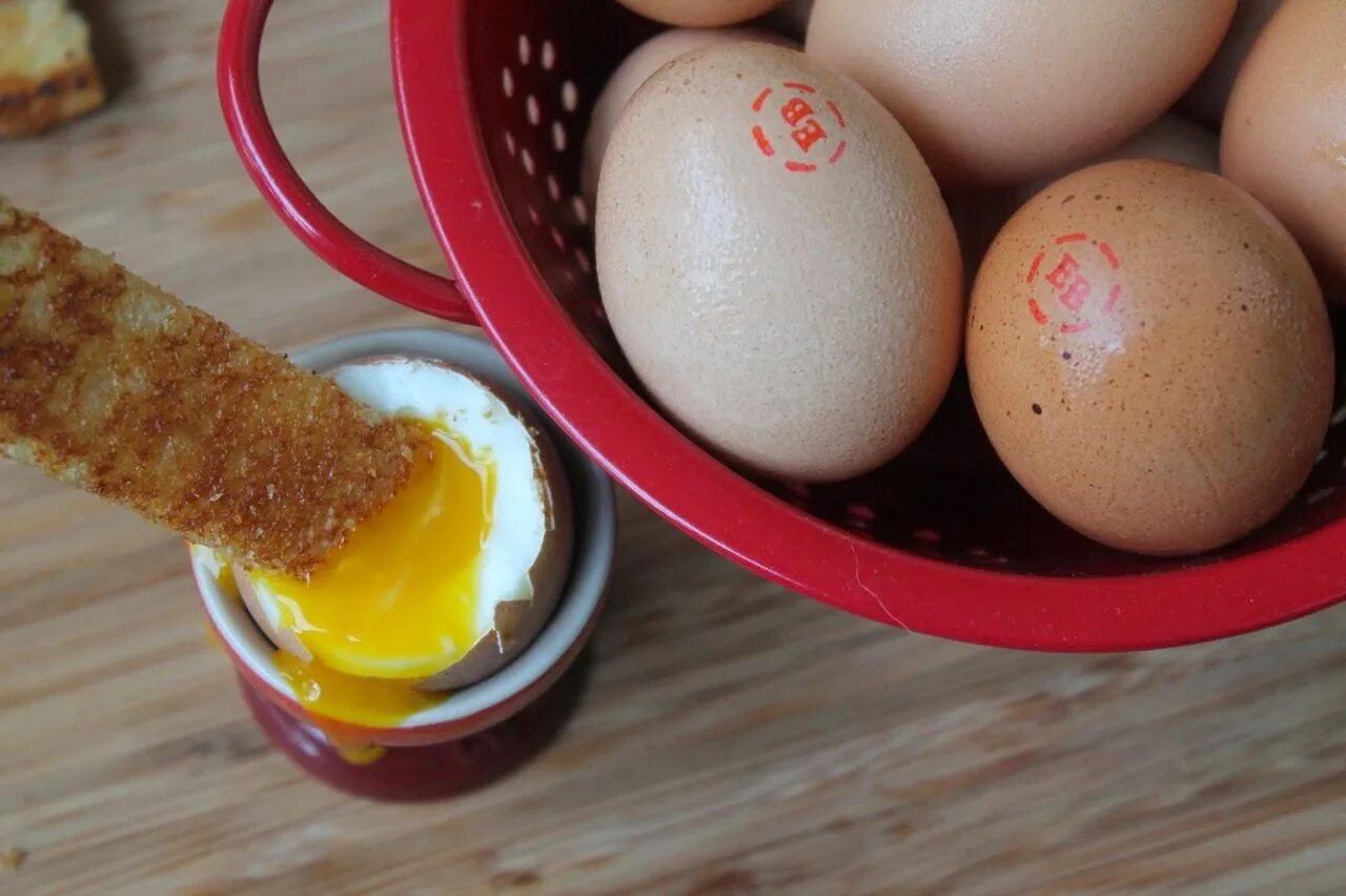 Самое сильное яйцо. Запеченные яйца. Жареные вареные яйца. Самое вкусное яйцо. Что приготовить с яйцами.