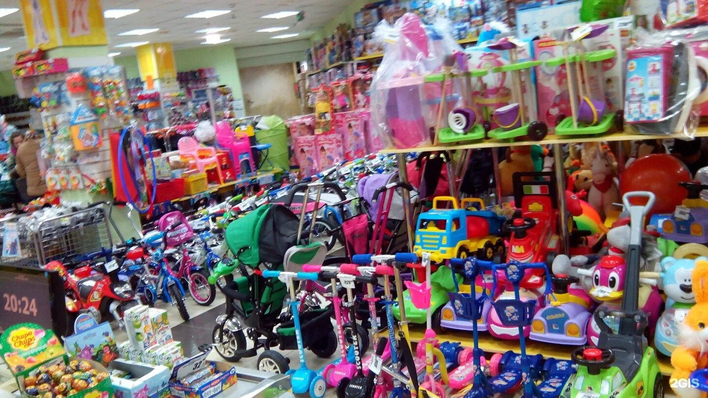 ассортимент детской одежды. товары для детей рынок. детские игрушки на рынке. рынок игрушек вьетнам. товары для детей рынок.