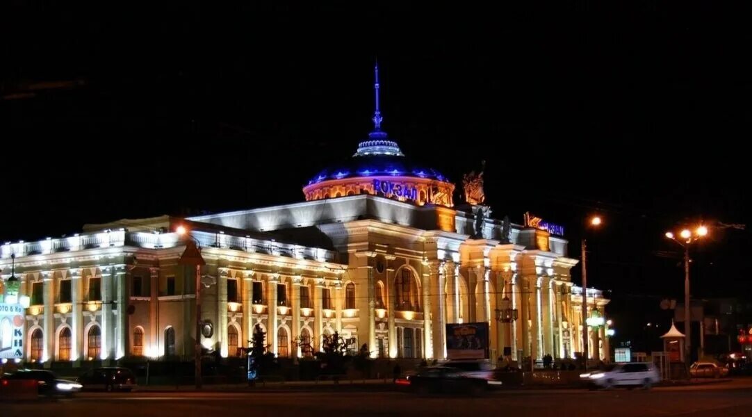 Одесский вокзал фото. Одесский жд вокзал. Железнодорожный вокзал одесса. Жд станция одесса. Прямая железная дорога киев одесса строительное.