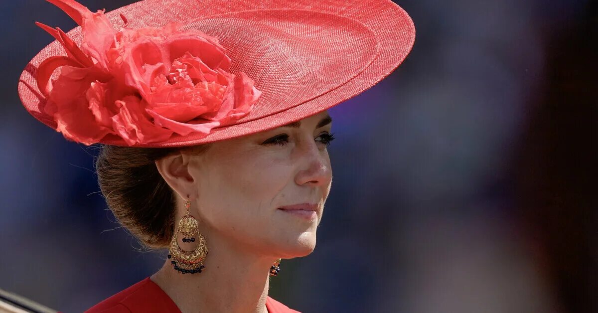 Принцесса уэльская миддлтон. Шляпки Кейт Миддлтон. Принцесса Уэльская Кейт. Royal Ascot 2023. Принцесса Кэтрин Уэльская в Красном.