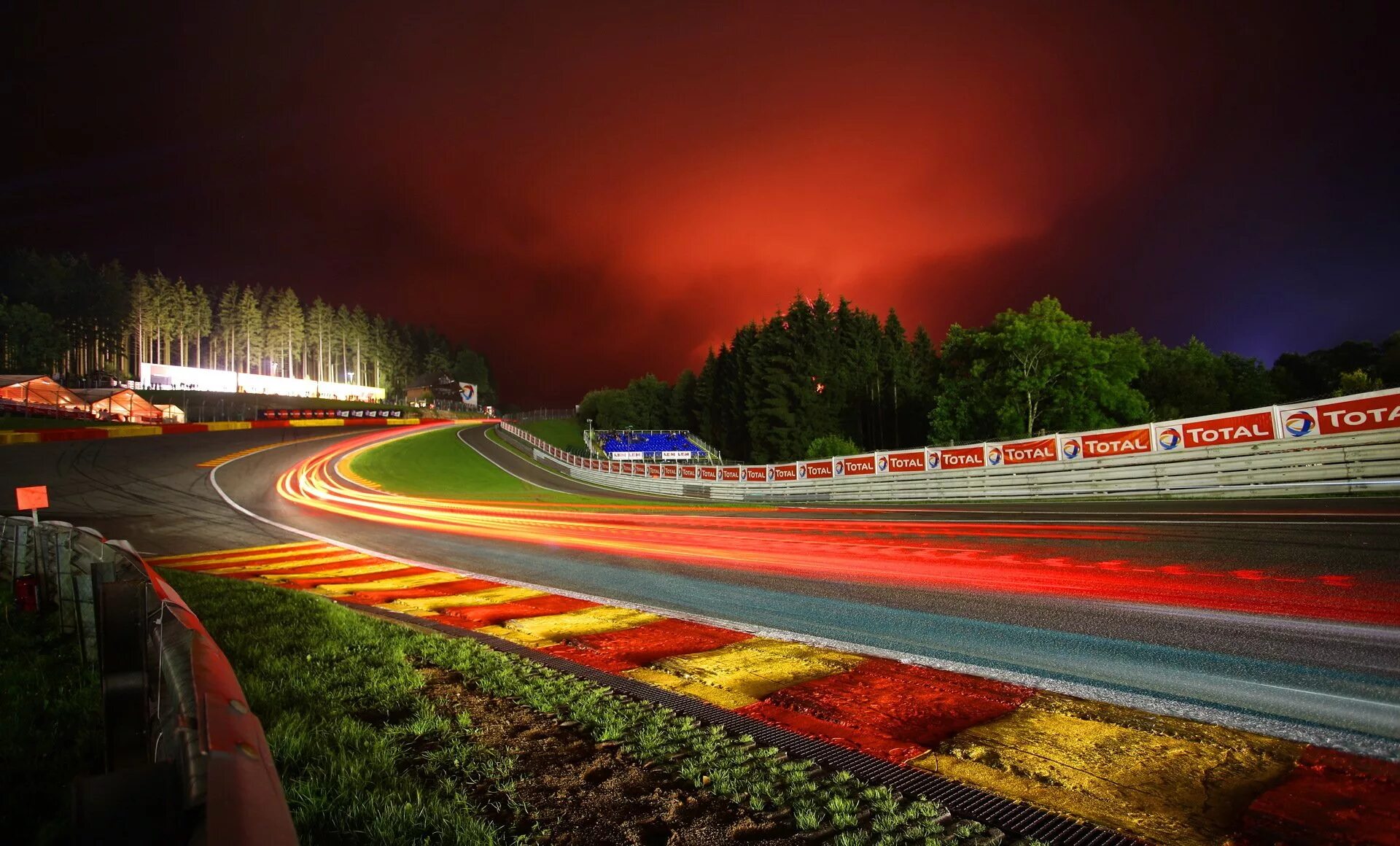 Spa Francorchamps Eau rouge. Красная вода спа Франкоршам. Формула 1 Spa Francorchamps. Трасса спа-Франкоршам поворот красная вода. Night track