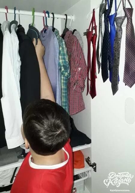 красиво развесить одежду в магазине. оборудование для бутика женской одежды. работник развешивания одежды в белгороде. работник развешивания одежды в белгороде. мерчендайзинг одежда женская.