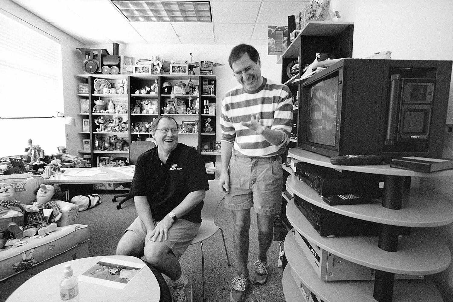 Steve story. Стив джобс 1997. студия пиксар стив джобс. стив джобс фото. apple steve jobs.