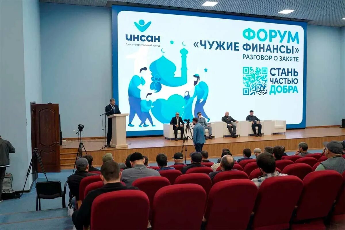 Королева чужих фильм. Приколы с чужими. Стали чужими цитаты. Родные становятся чужими чужие становятся. Родныр становится чужими.