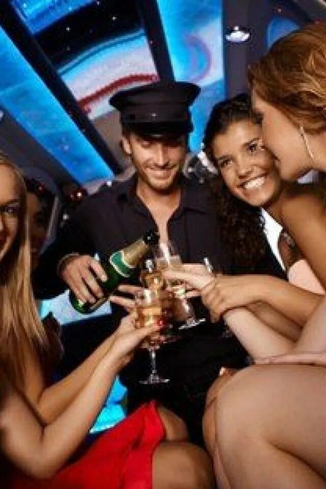 Девичник с негром. Девичник в стиле пин ап. Вечеринка с подругами. Очень много девушек. Красивые девушки на вечеринк.