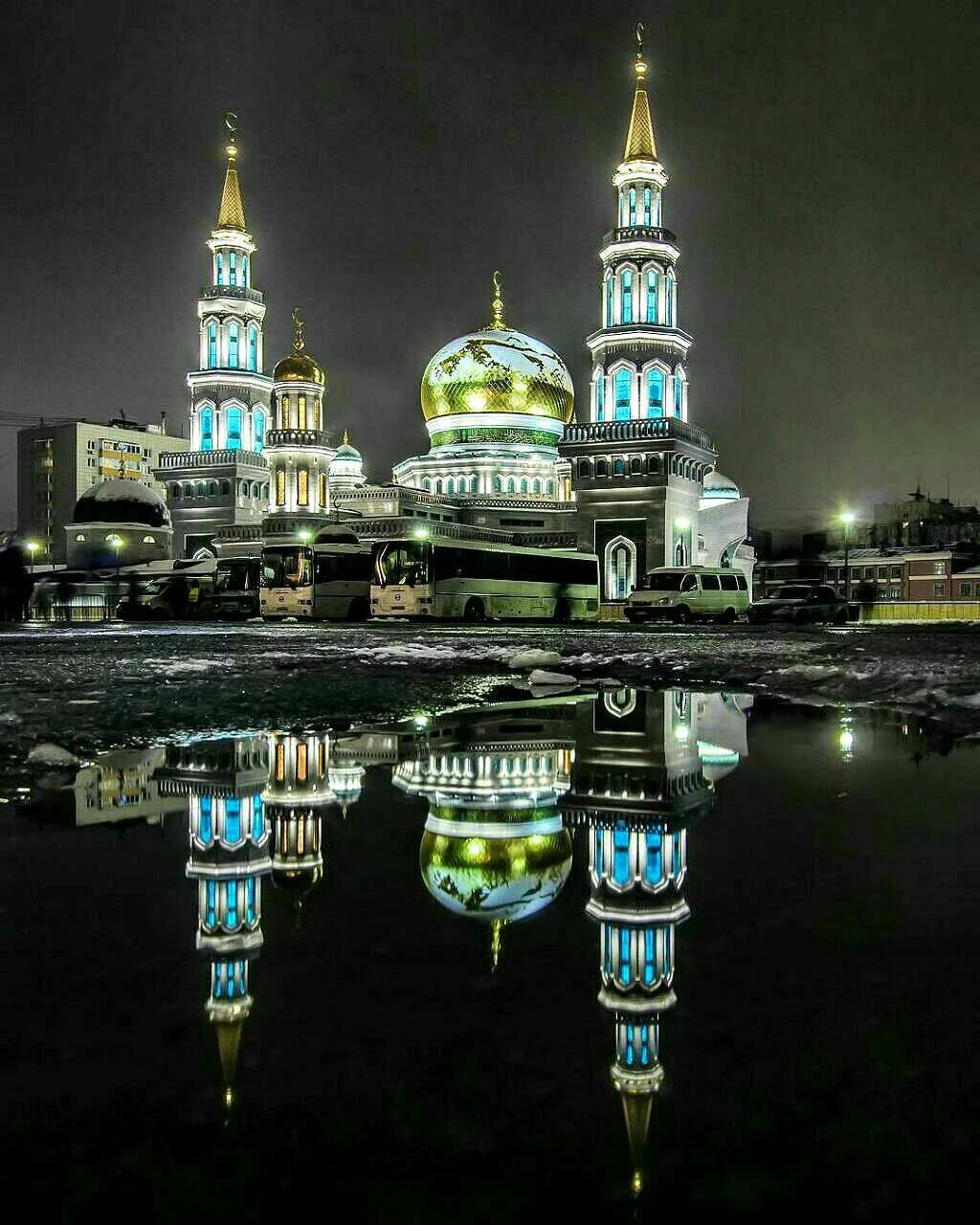 В москве есть мечеть. Московская Соборная мечеть Москва. Главный в Московской Соборной мечети. Московская Соборная мечеть ночью.