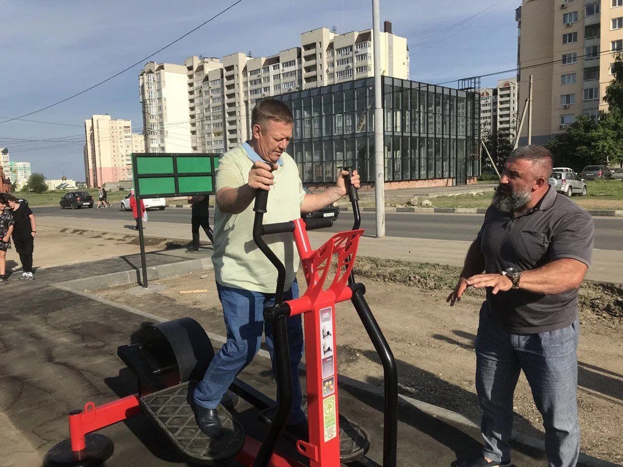 Юбилейный саратов сегодня. Народный фитнес парк Саратов Юбилейный. Фитнес парк Саратов. Максюта Саратов Юбилейный. Народный фитнес парк Энгельс.