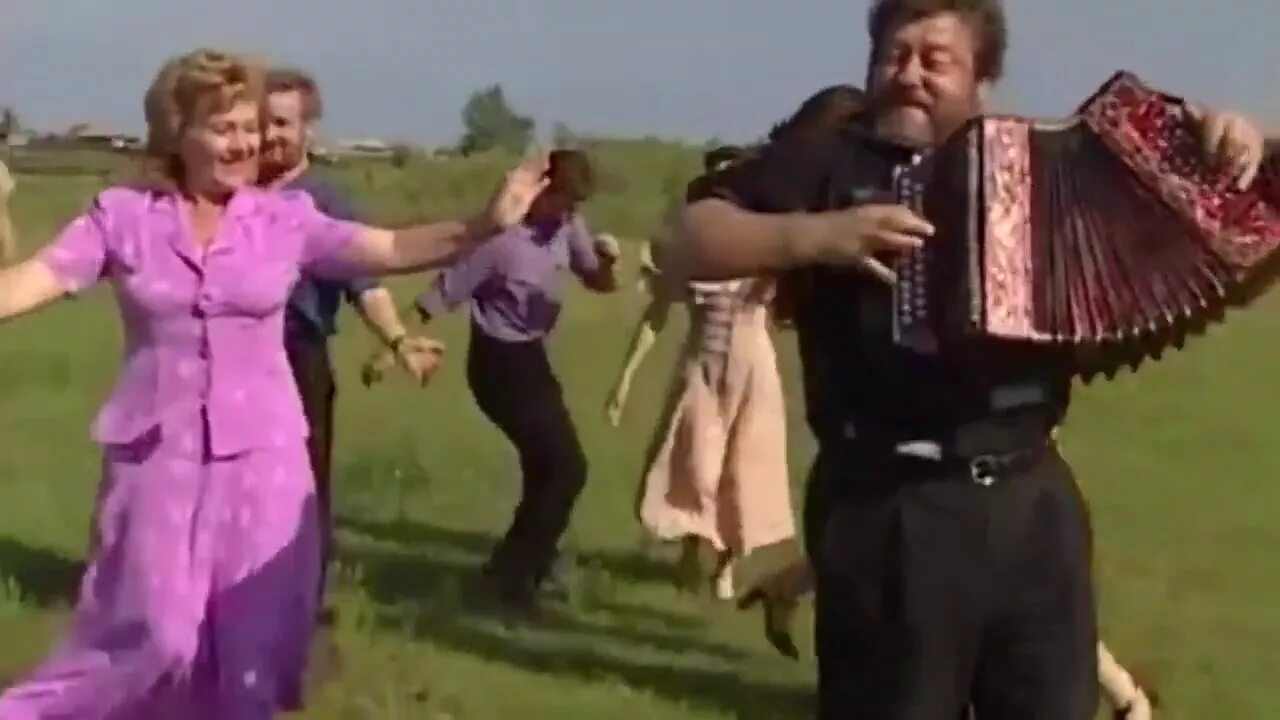 Играй гармонь гитара пой чтоб не. Анатолий святов частушки под гармонь на свадьбе. пляски под гармонь в деревне. пляски в деревне под гармошку. в деревне под гармонь плясать.