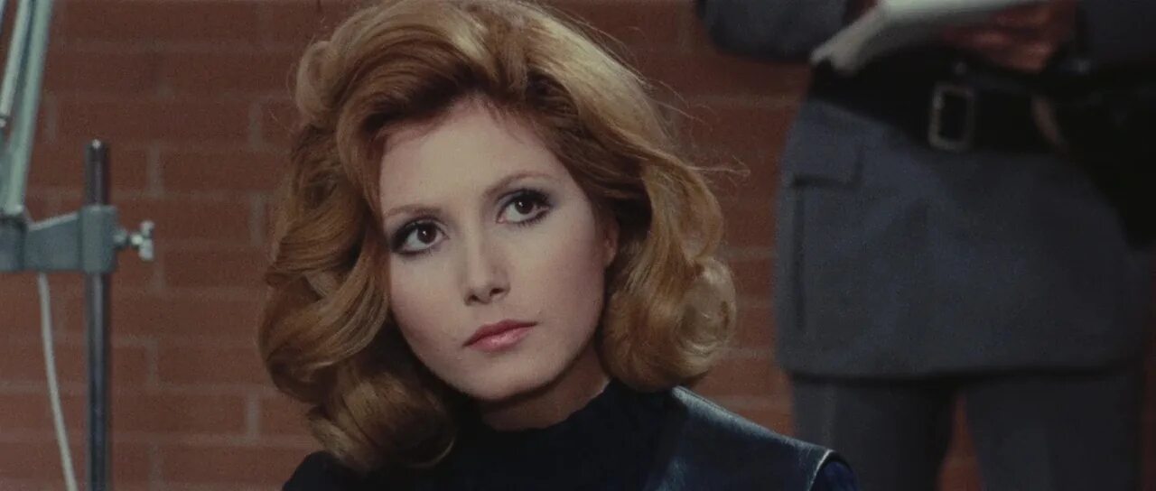 Ксения лукьянчикова регина збарская. Нормальная сериал красная королева 7 серия 7. Красная королева 7. Красная королева 7. Регина збарская сериал.