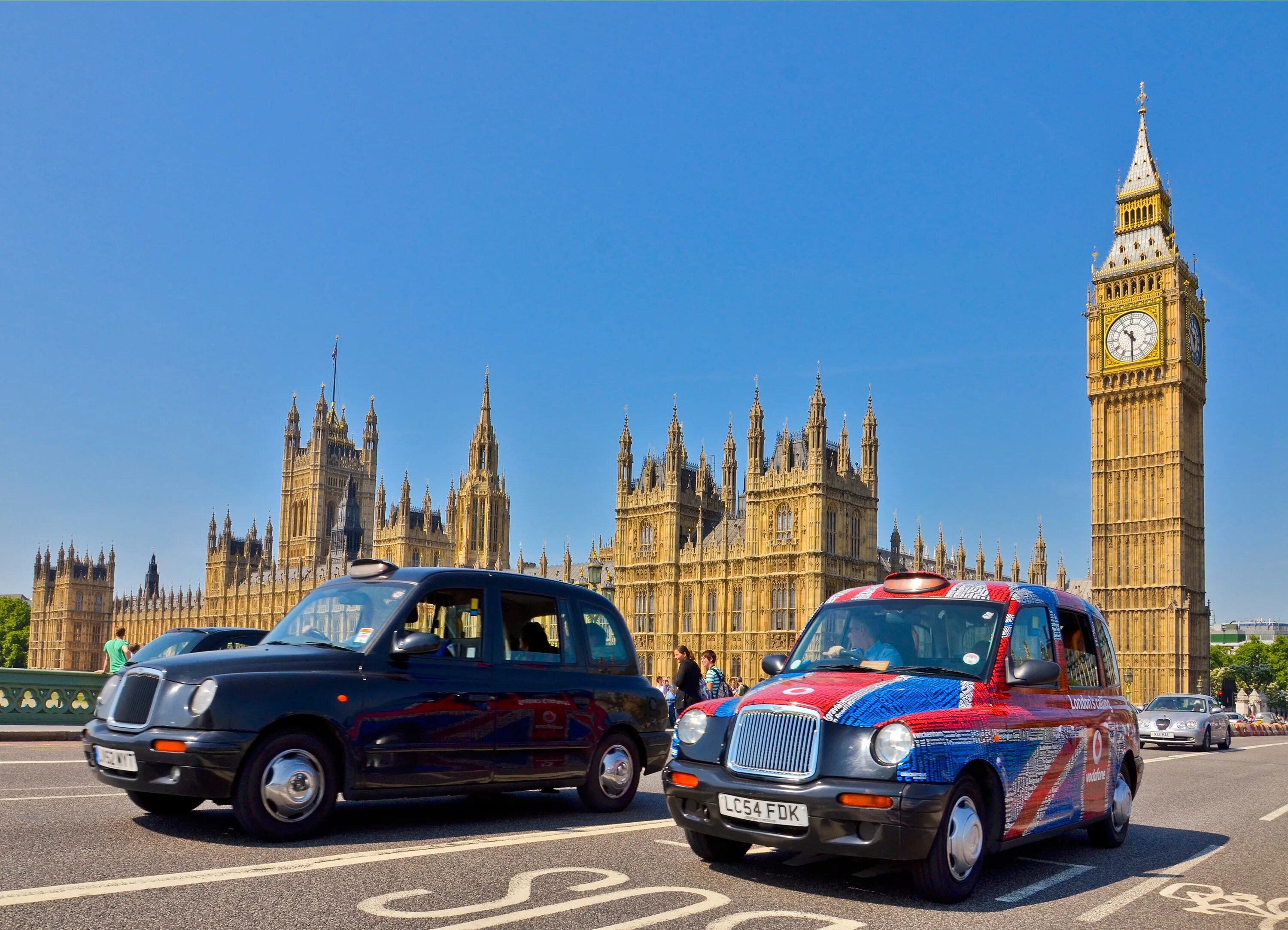 Англия какие машины. КЭБ такси Лондон. Мини Купер в Лондоне. Мини Купер и Биг Бен. Лондонские машины.