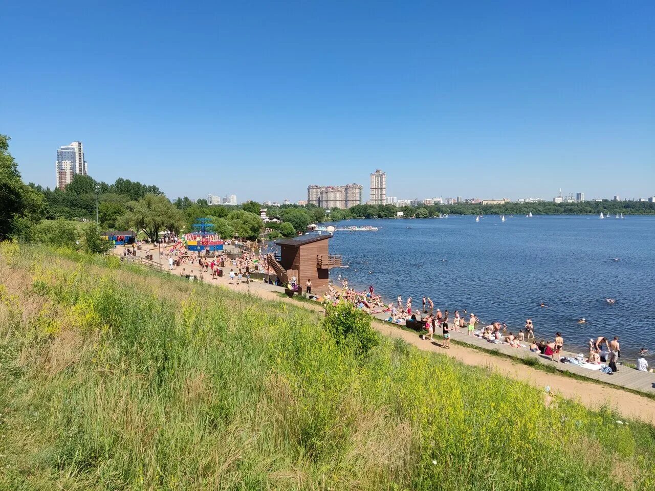 Россия москва строгино. Пляж Строгино Москва. Пляж Строгино (Строгинский пляж). Пляж 1 Строгино Москва. Строгино район вода.